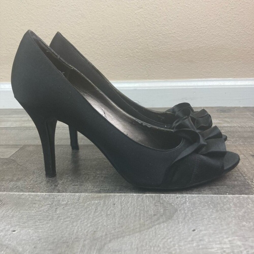 The Touch of Nina Black Open-toed Women's Heels Size 8US